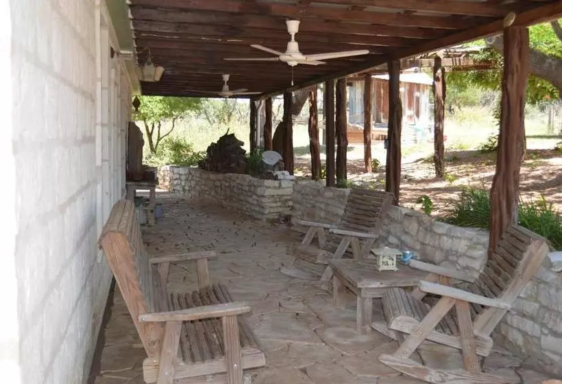 تختخواب و صبحانه Dry Creek