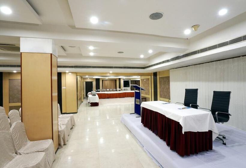 فندق Geetha Regency