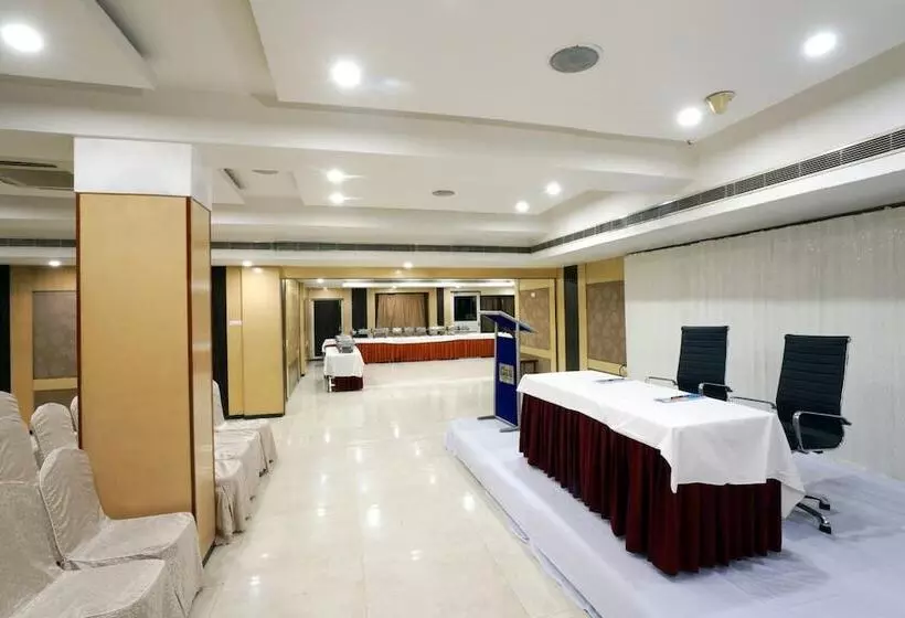 Hotelli Geetha Regency