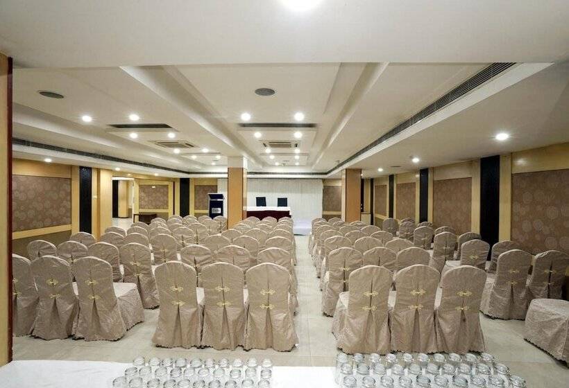 فندق Geetha Regency