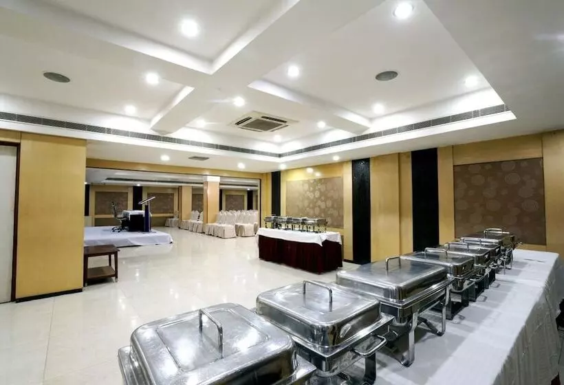 Hotelli Geetha Regency