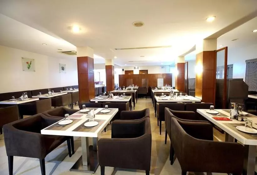 Hotelli Geetha Regency