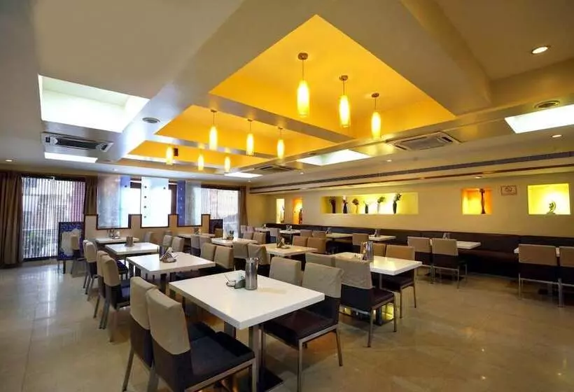 Hotelli Geetha Regency