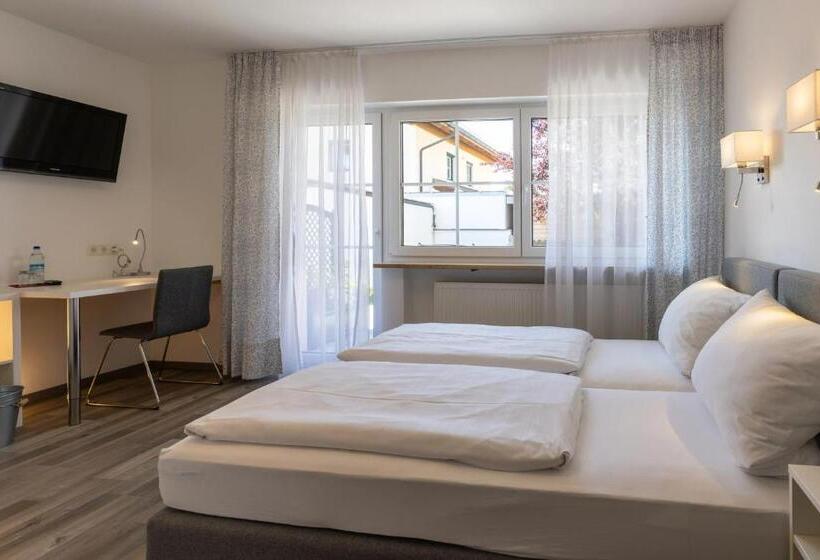 Hotelli Gästehaus Guggenberger