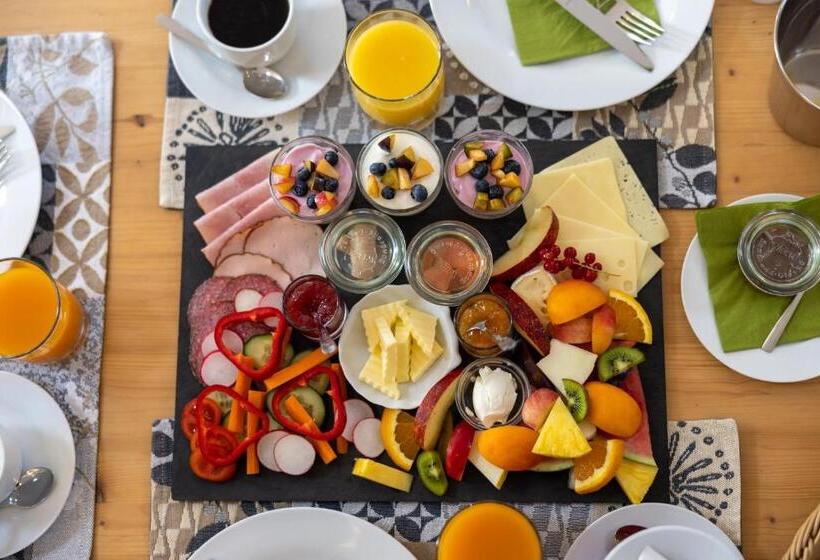 Hotelli Gästehaus Guggenberger