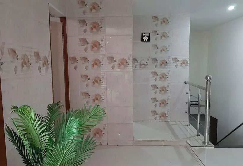 هتل Platinum Plaza