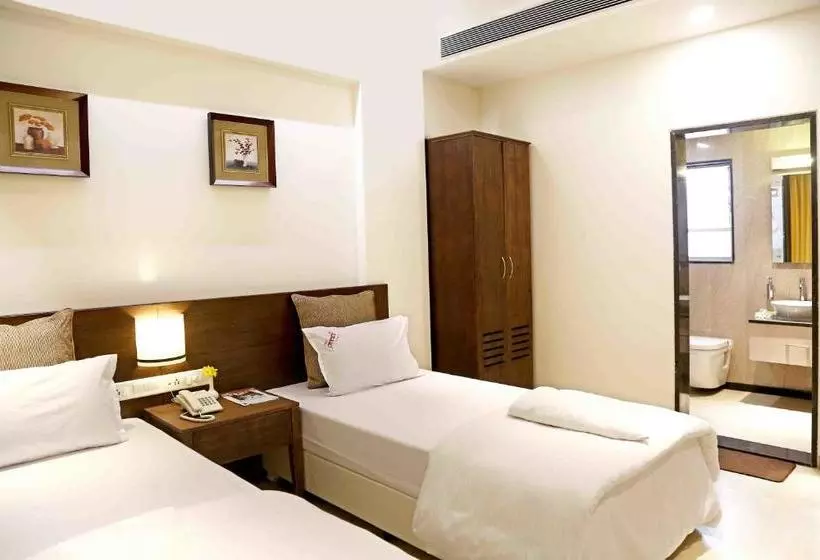 ホテル Preeti Executive