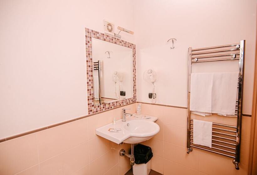 Отель Quadrifoglio