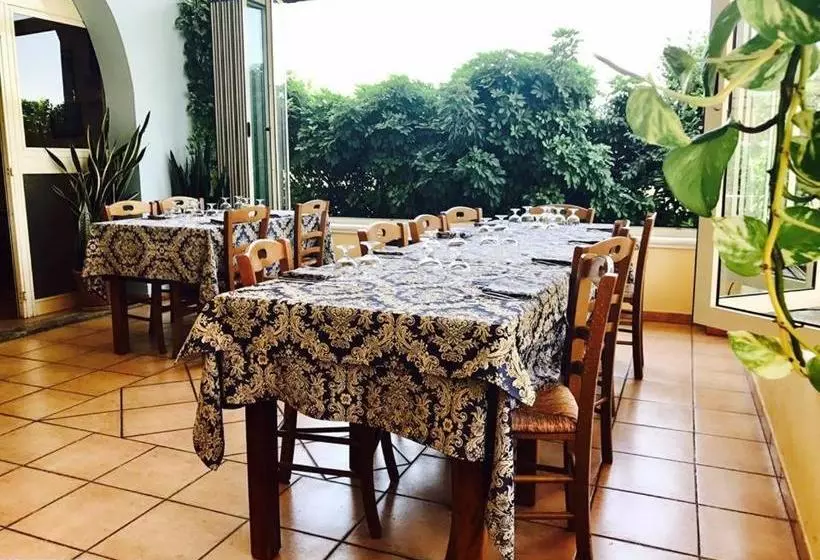 ホテル Ristorante La Decanata