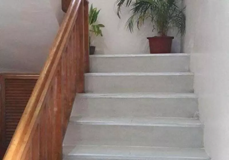 Hotelli Sola Guesthouse