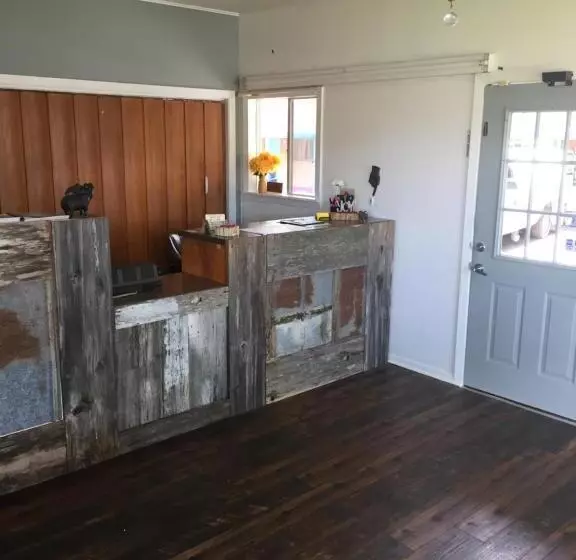 The Oak Motel