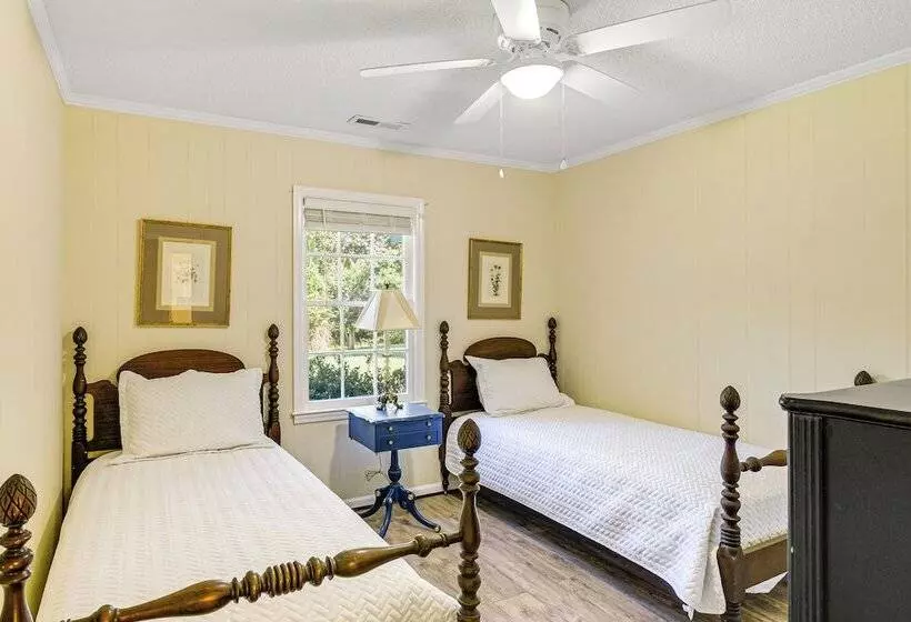 Fire Pit & Views: Campobello Rural Retreat