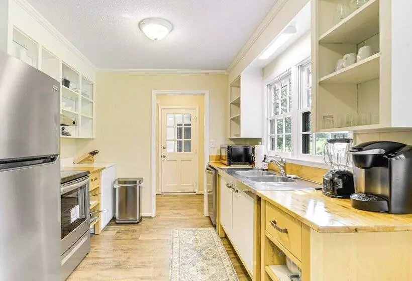 Fire Pit & Views: Campobello Rural Retreat