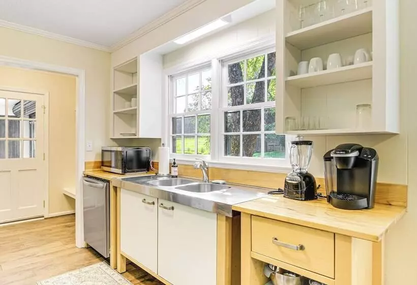 Fire Pit & Views: Campobello Rural Retreat