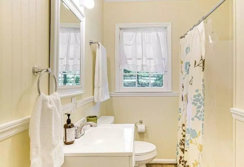 Fire Pit & Views: Campobello Rural Retreat