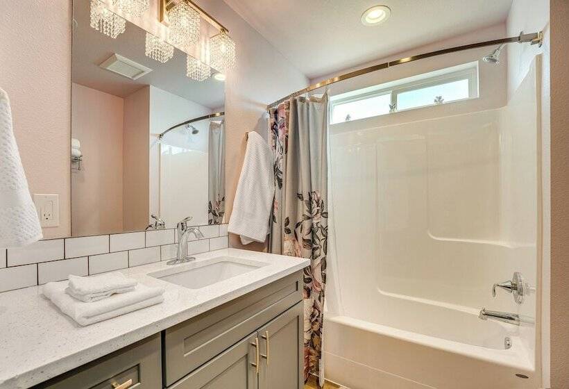 Charming Home ~ Half Mi To Potholes State Park