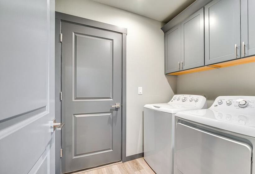 Charming Home ~ Half Mi To Potholes State Park