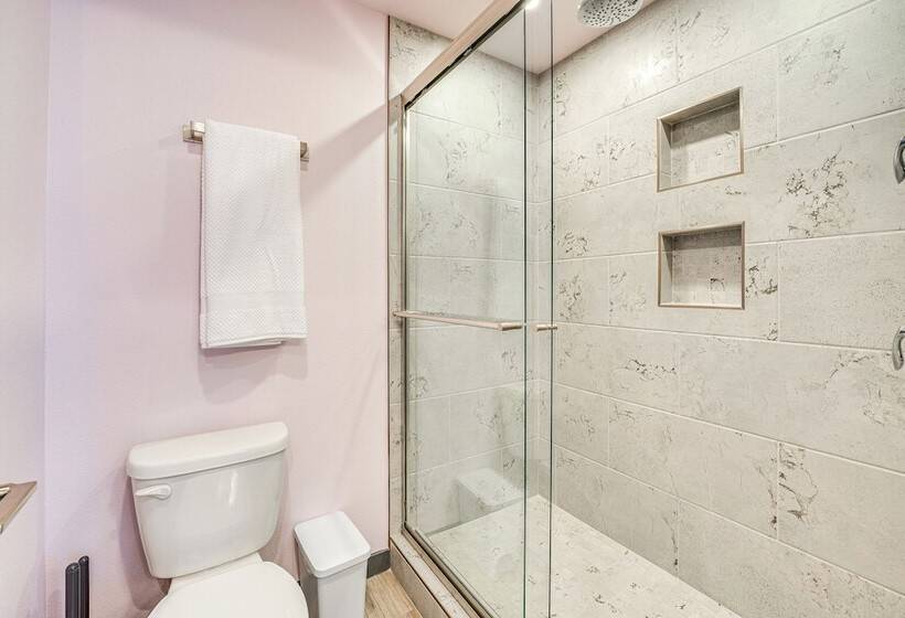 Charming Home ~ Half Mi To Potholes State Park