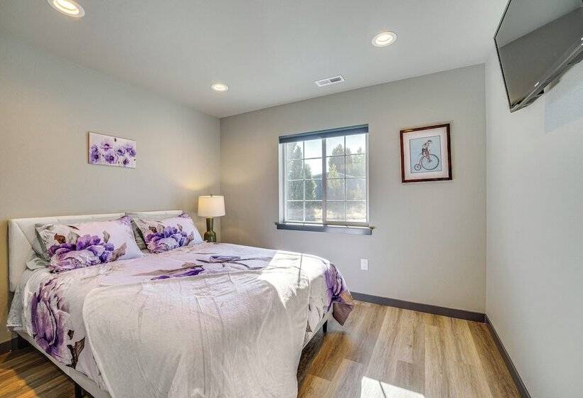 Charming Home ~ Half Mi To Potholes State Park