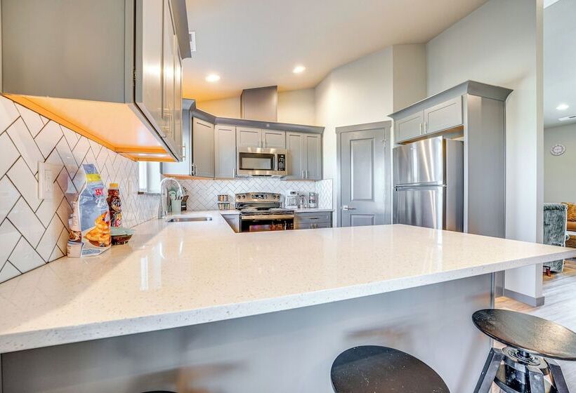 Charming Home ~ Half Mi To Potholes State Park