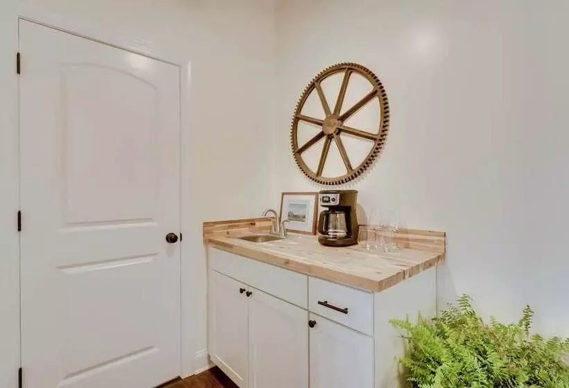 Modern Harrisonburg Home   2 Mi To Jmu!