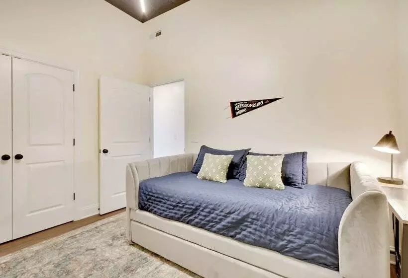 Modern Harrisonburg Home   2 Mi To Jmu!