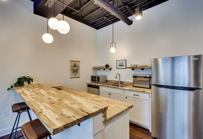 Modern Harrisonburg Home   2 Mi To Jmu!