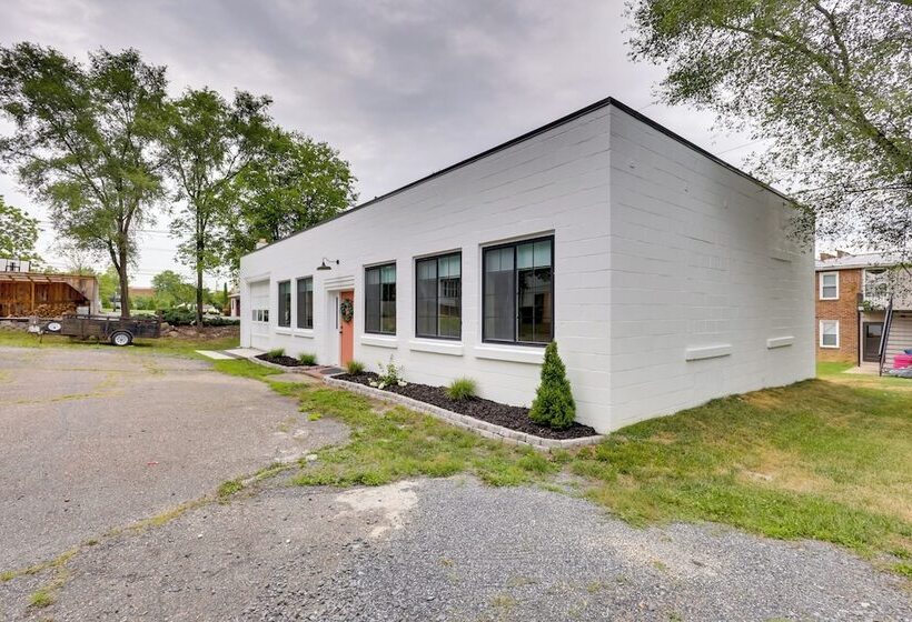 Modern Harrisonburg Home   2 Mi To Jmu!