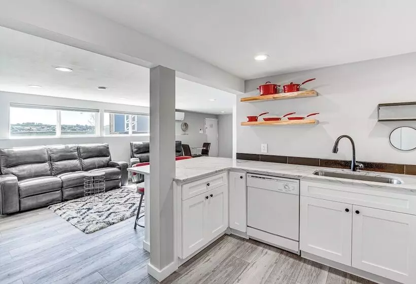 Moses Lake Retreat W/ Stunning Outdoor Oasis!