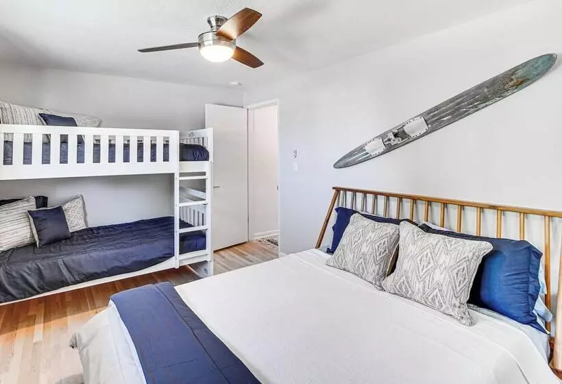 Moses Lake Retreat W/ Stunning Outdoor Oasis!