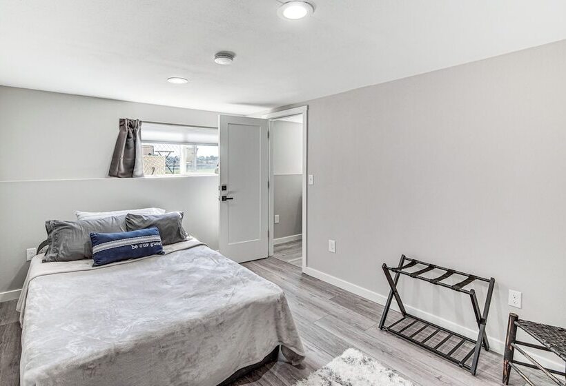 Moses Lake Retreat W/ Stunning Outdoor Oasis!