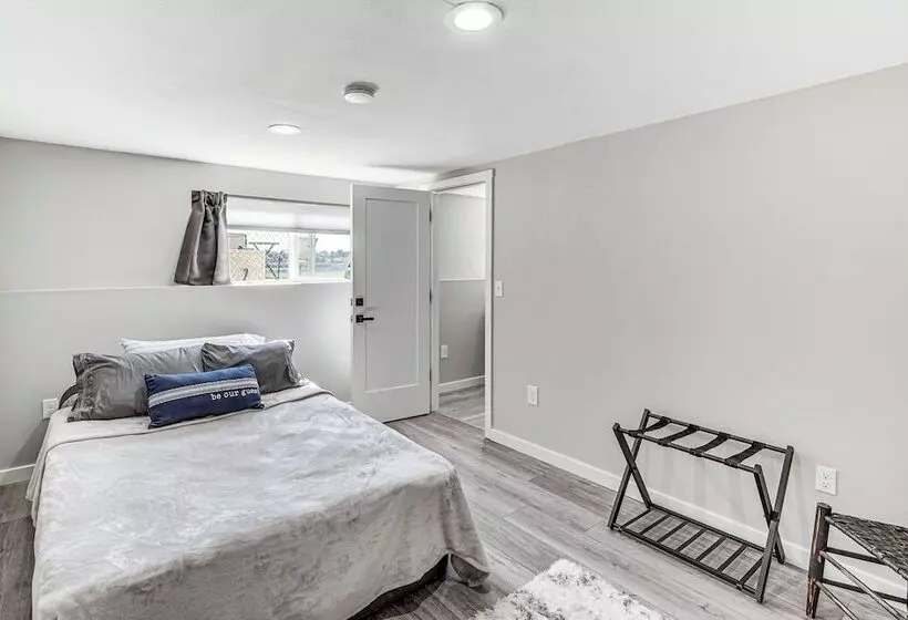 Moses Lake Retreat W/ Stunning Outdoor Oasis!