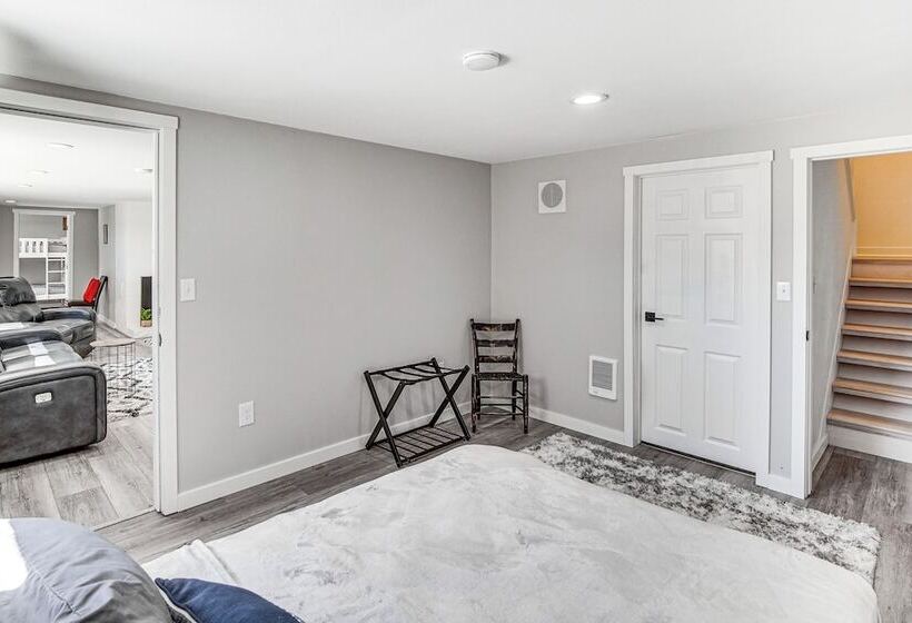 Moses Lake Retreat W/ Stunning Outdoor Oasis!