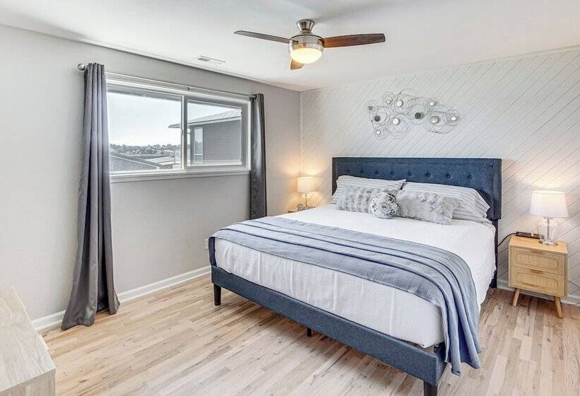 Moses Lake Retreat W/ Stunning Outdoor Oasis!