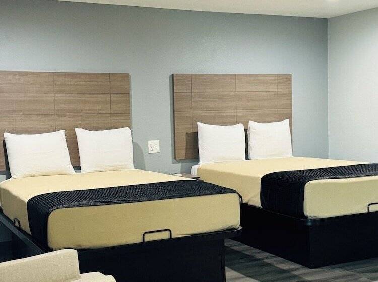 Мотель Express Inn & Suites