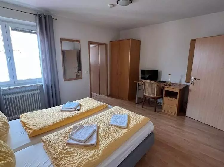 Majatalo Gasthaus & Metzgerei Besenhardt