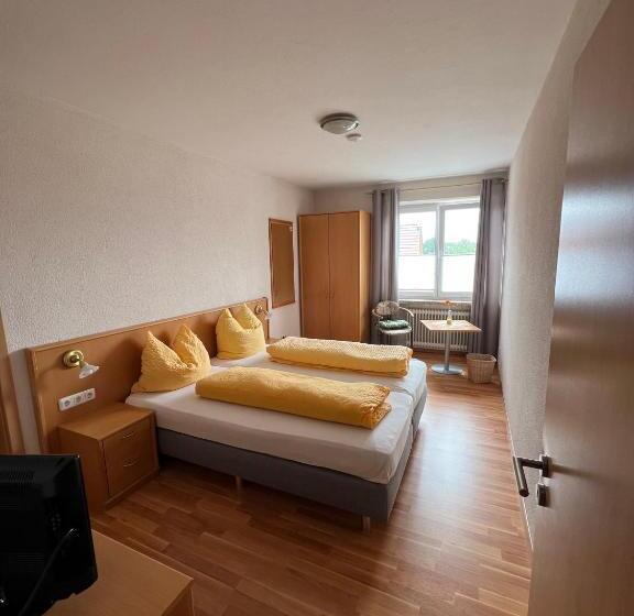 ペンション Gasthaus & Metzgerei Besenhardt