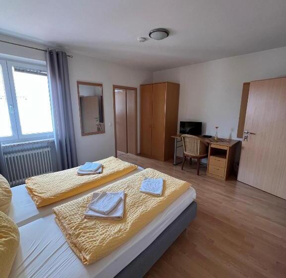 ペンション Gasthaus & Metzgerei Besenhardt