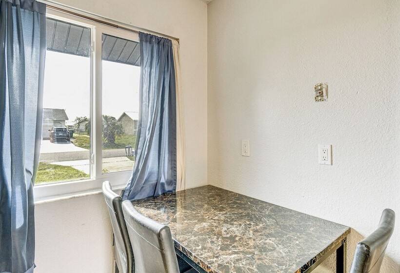 5 Mi To Beach: Pet Friendly Port Charlotte Home