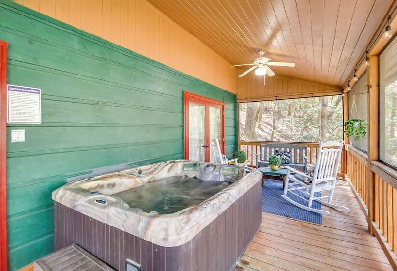 Secluded Cherry Log Cabin W/ Hot Tub + Swings!