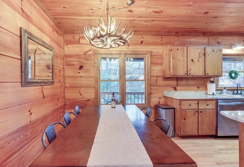 Secluded Cherry Log Cabin W/ Hot Tub + Swings!