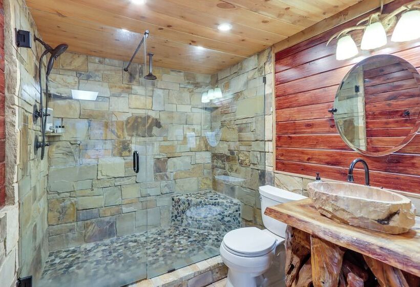 Secluded Cherry Log Cabin W/ Hot Tub + Swings!