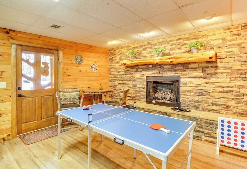 Secluded Cherry Log Cabin W/ Hot Tub + Swings!