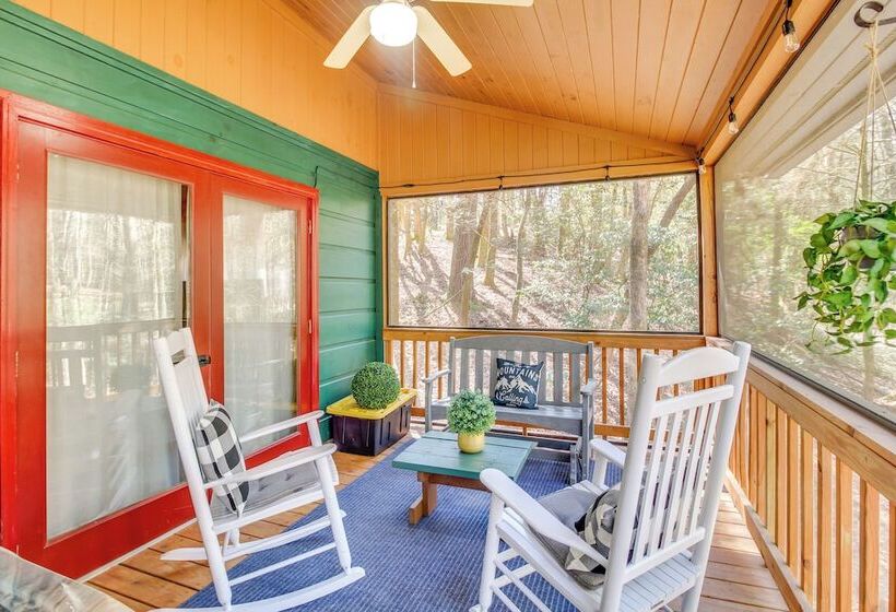 Secluded Cherry Log Cabin W/ Hot Tub + Swings!