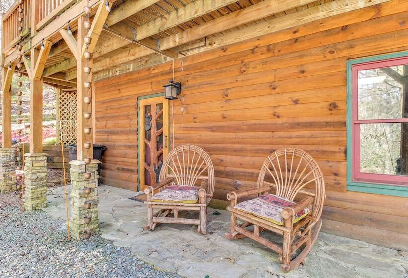 Secluded Cherry Log Cabin W/ Hot Tub + Swings!