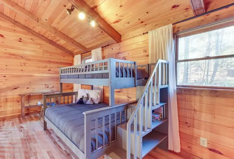 Secluded Cherry Log Cabin W/ Hot Tub + Swings!