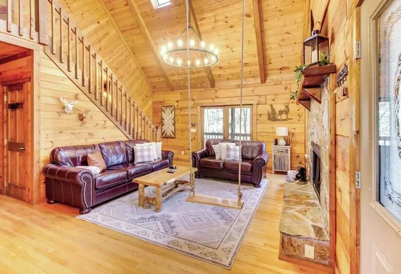 Secluded Cherry Log Cabin W/ Hot Tub + Swings!