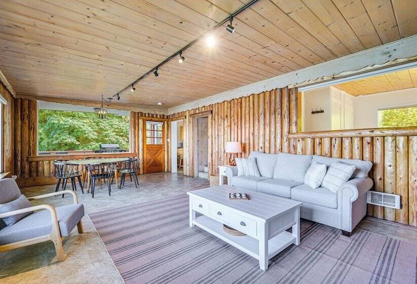 Waterfront Vashon Island Home, Beach Access & View