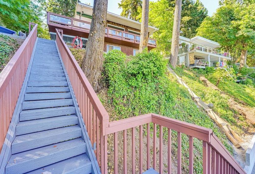 Waterfront Vashon Island Home, Beach Access & View