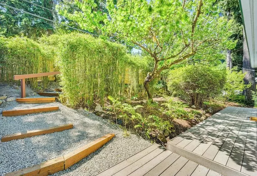 Waterfront Vashon Island Home, Beach Access & View